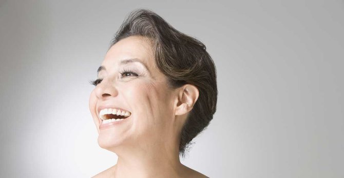 Zakaj med menopavzo začenjam opažati dlake na določenih delih obraza?