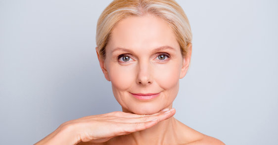 Intervju s specialistko dermatovenerologije: Kakšen pregled kože bi morale opraviti ženske v menopavzi in kako pogosto?