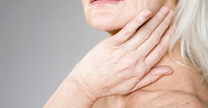 Zakaj je moja koža med menopavzo tako suha?