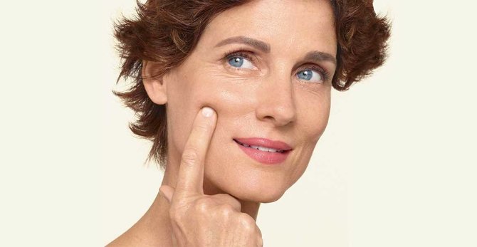 Kako lahko svoji koži pomagam med menopavzo? Najboljši nasveti za dobro rutino nege kože