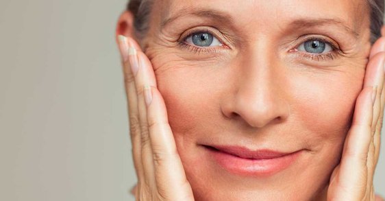 Menopavza: kateri so najpogostejši simptomi, ki kažejo na kožne spremembe?